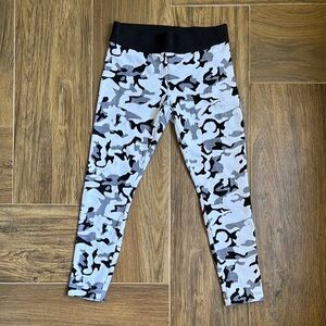 Koral Knockout Camo Cropped Legging Size Small
